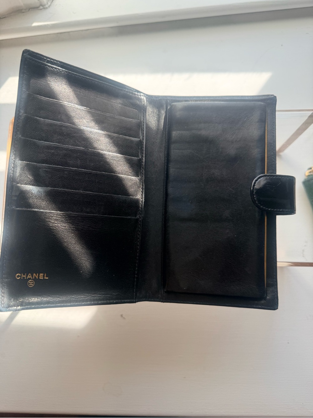 Authentic Chanel Timeless CC Patent Kisslock Wallet - Circa 1997-1999 - Picture 2 of 12